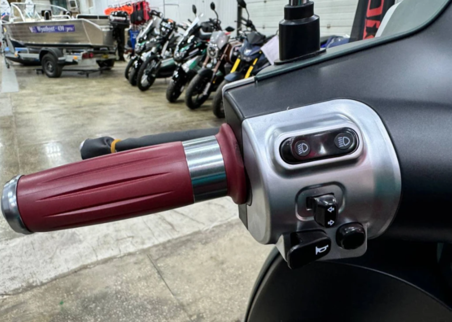 Скутер PROMAX Miami 240 (49) в Новом Уренгое