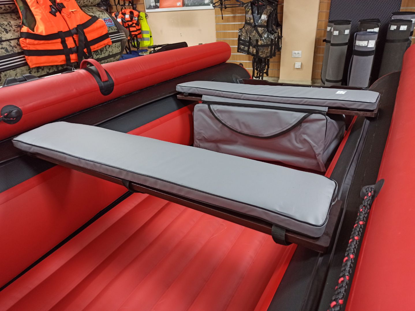 КОМПЛЕКТ МЯГКИХ НАКЛАДОК С СУМКОЙ ДЛЯ ЛОДОК 90Х20 СЕРЫЙ в Новом Уренгое