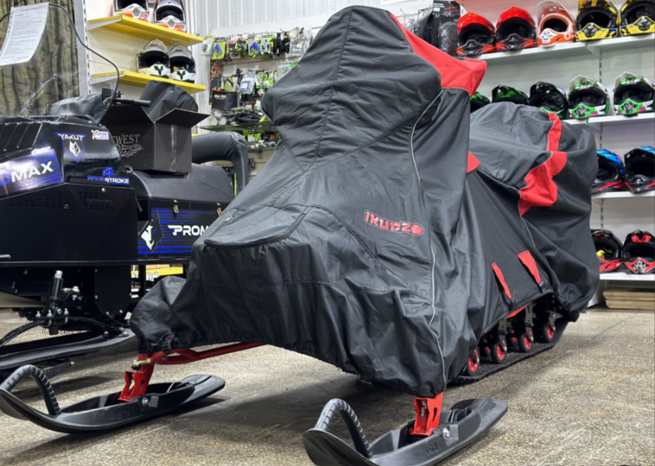 Чехол транспорт. снегохода IKUDZO HUNTER черно-красный Оксфорд ПРЕМИУМ качества с лого IKUDZO в Новом Уренгое